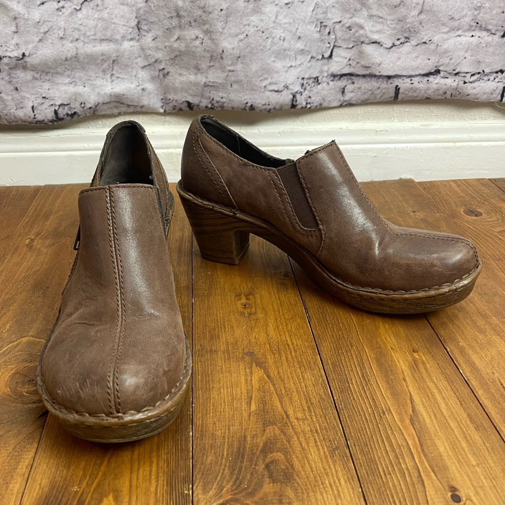- Born Womens Brown Leather Zipper Ankle booties clogs size 8